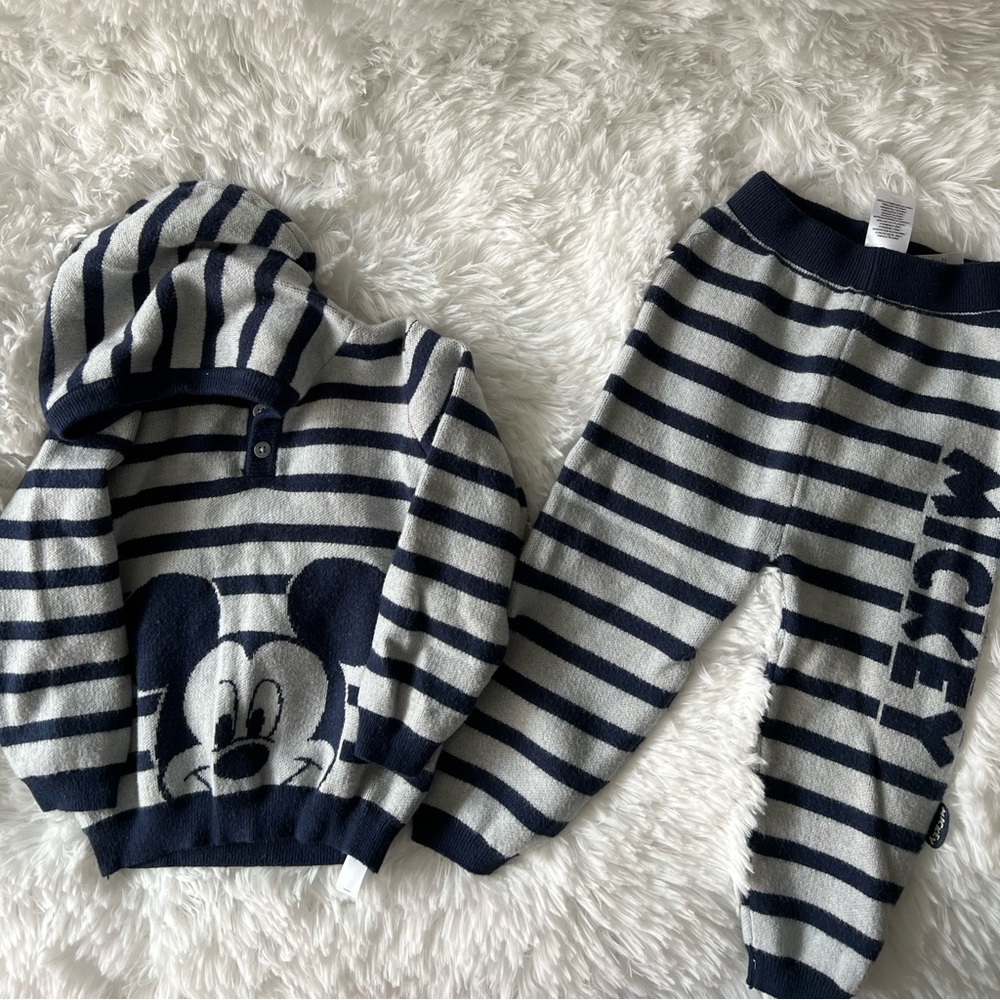 Prime Mark Mickey Mouse outfit